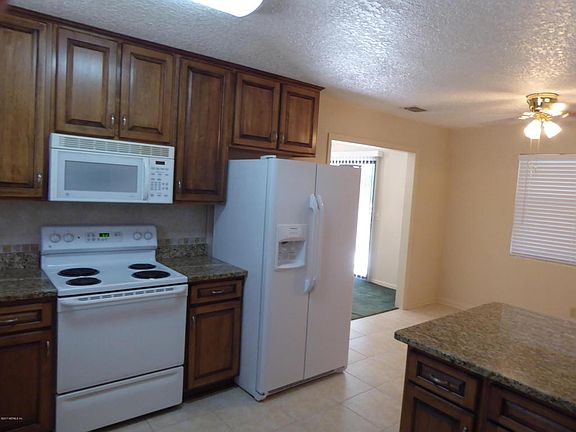 4th image of 3445 Thornhill Dr