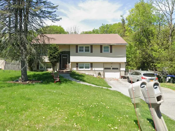 14 Hawthorne Dr, Monroe, NY 10950