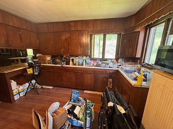 4th image of 151 School House Rd