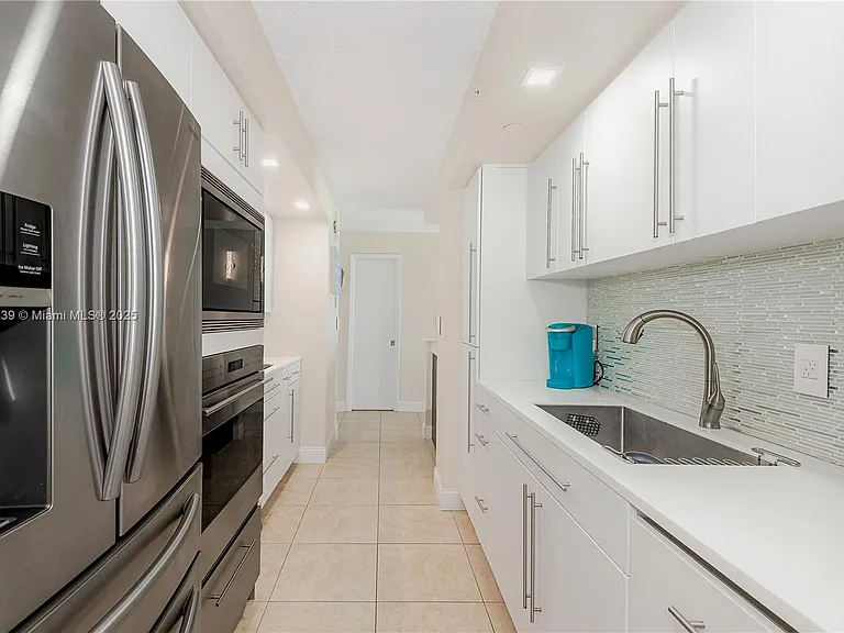 6917 Collins Ave #511 — Photo 9