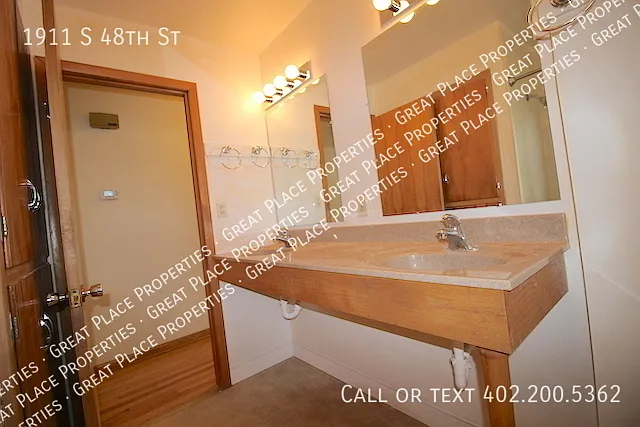1911 S 48th St — Photo 15