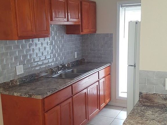 2nd image of 705 E 6th St APT 21