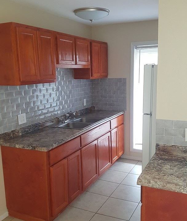 2nd image of 705 E 6th St APT 12