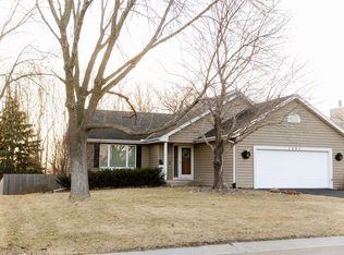 1531 Lake Susan Hills Dr, Chanhassen, MN 55317
