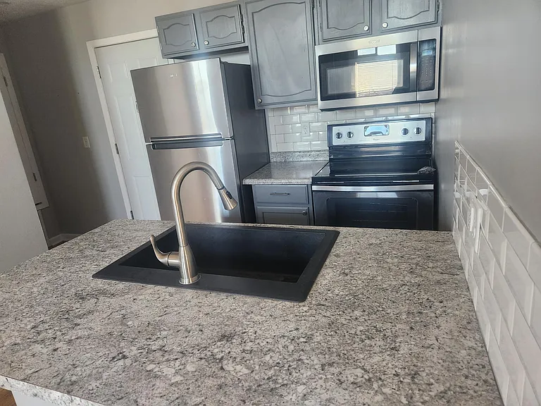2711 Leavenworth St #2 — Photo 6