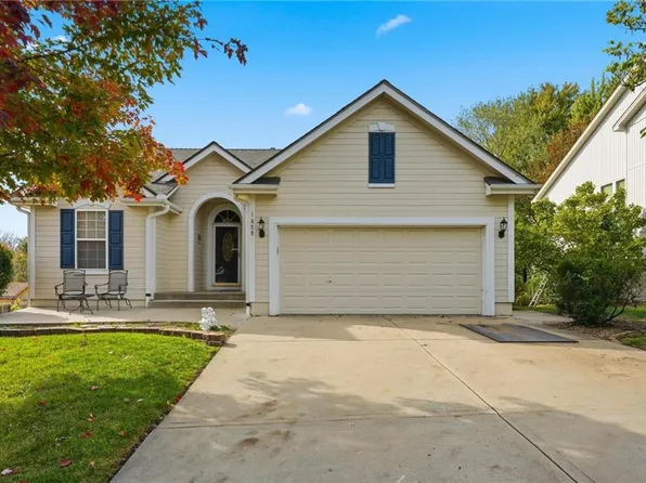 1858 Loughrey St, Liberty, MO 64068