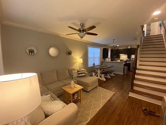 2nd image of 40 N Larchmont Ave