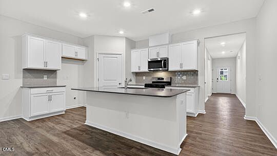 4th image of 100 Lightfoot Ln
