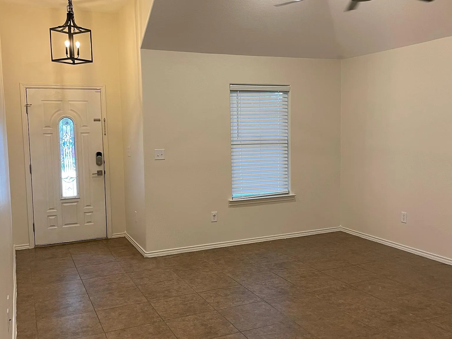 4 bed, 1612 sqft, $2,200 — Photo 2