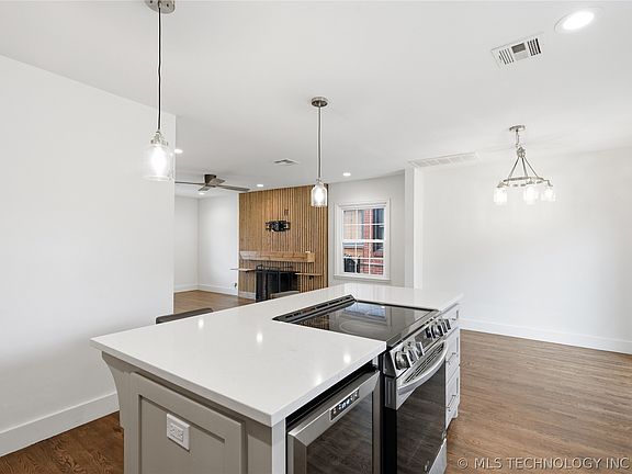 5th image of 4513 E 8th St