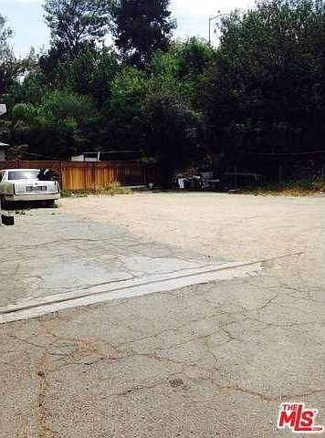 2nd image of 15540 Victory Blvd