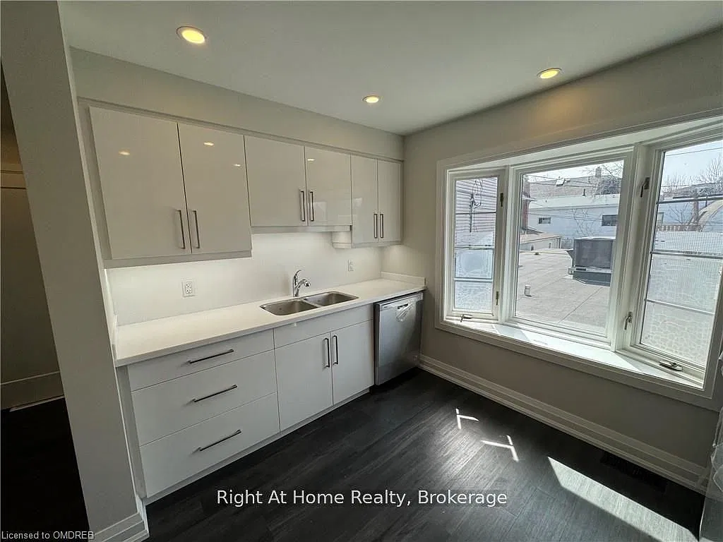 2 bed, $2,500 — Photo 4