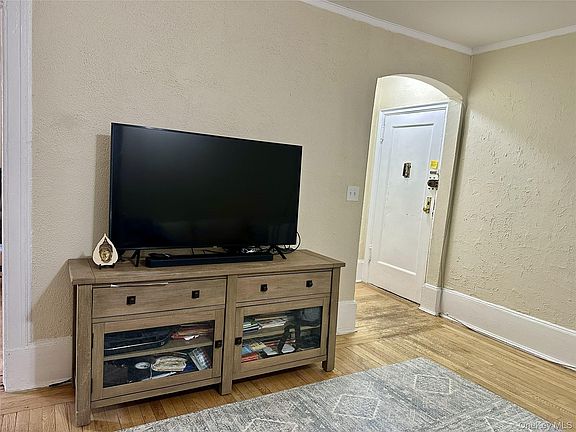 5th image of 808 Bronx River Road #4E
