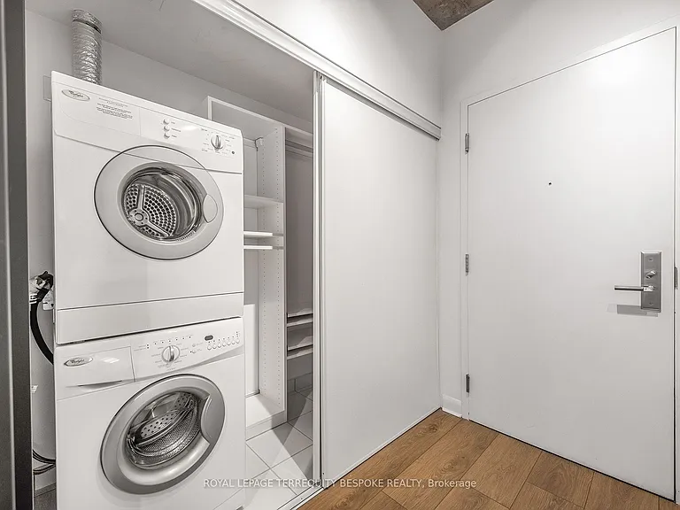 478 King St W #202 — Photo 23