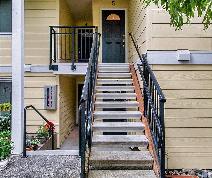 1st image of 14602 NE 51st Pl APT D5
