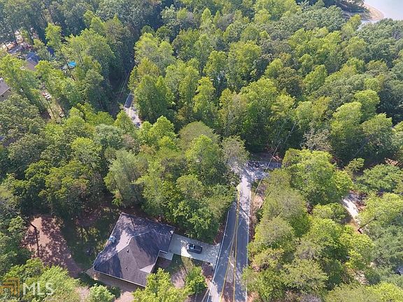 4th image of 8001 Beachwood Dr