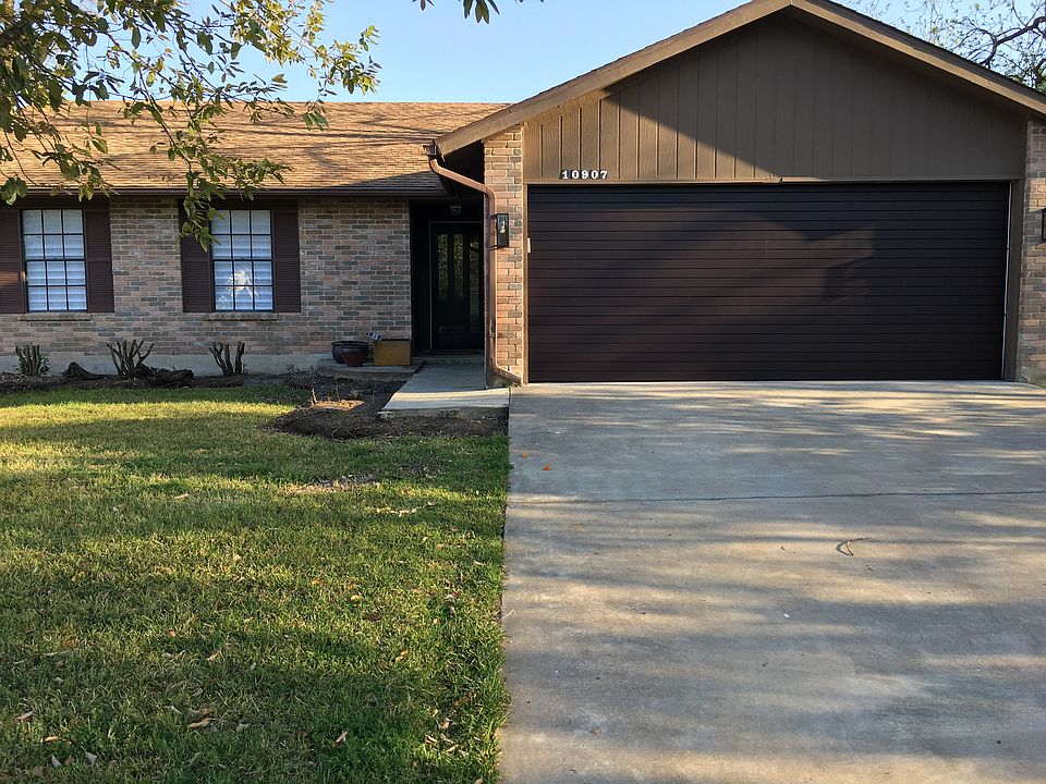 Insulated single garage door