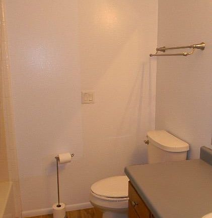 4th image of 2908 Plumtree Dr #3G