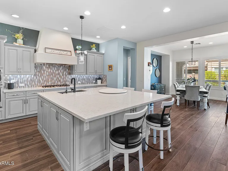 70 E Kennedia Dr — Photo 3