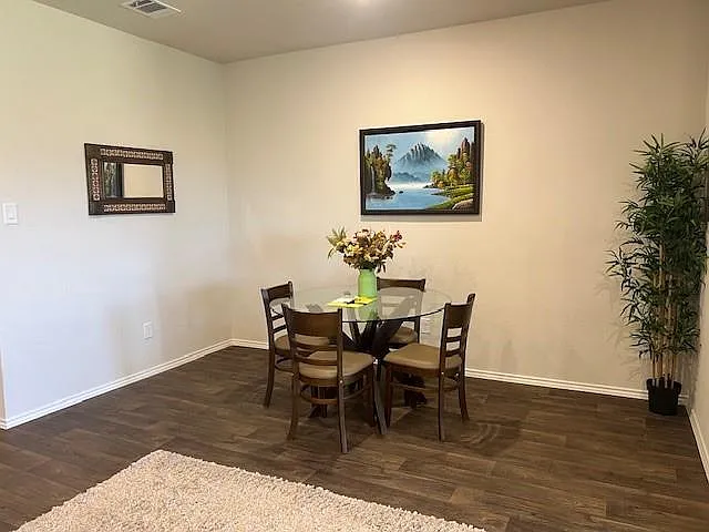 4 bed, 2.5 bath, 1831 sqft, $1,795 — Photo 3