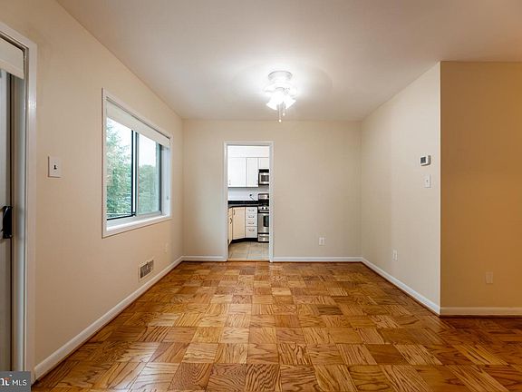 5th image of 10612 Montrose Ave APT 204