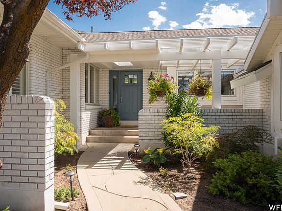 3rd image of 2226 E Gambel Oak Dr
