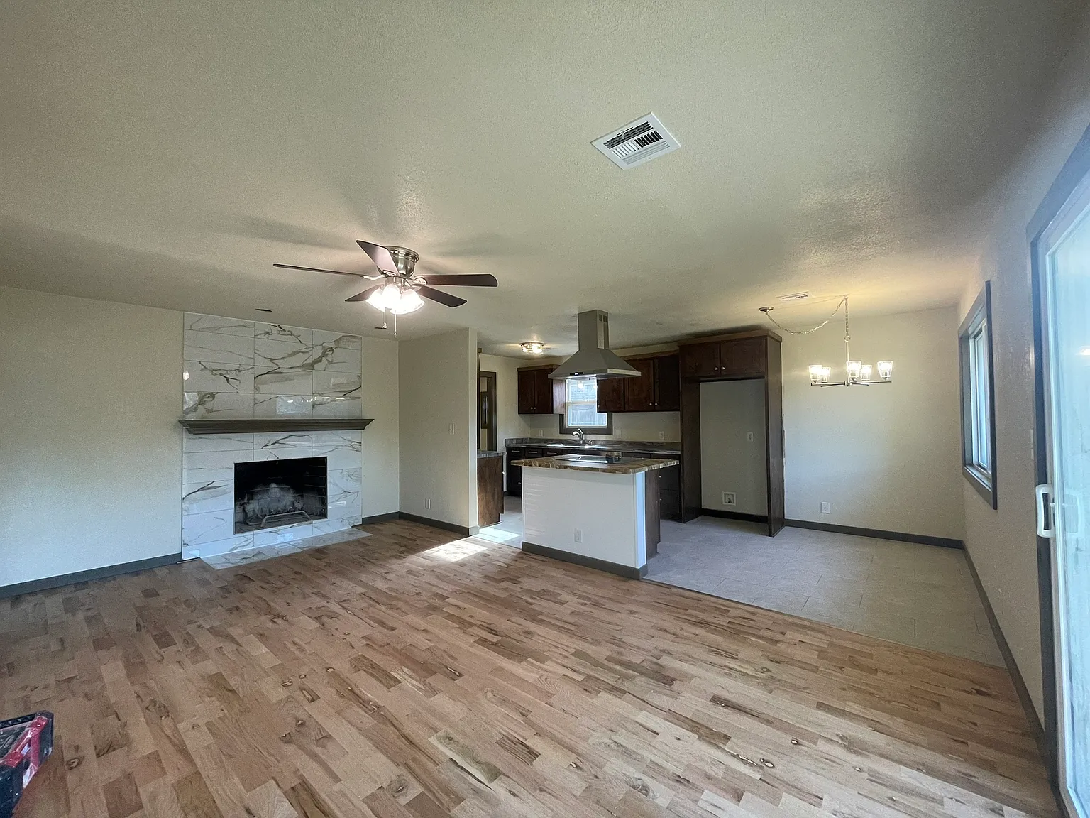 3 bed, 1716 sqft, $2,600 — Photo 2