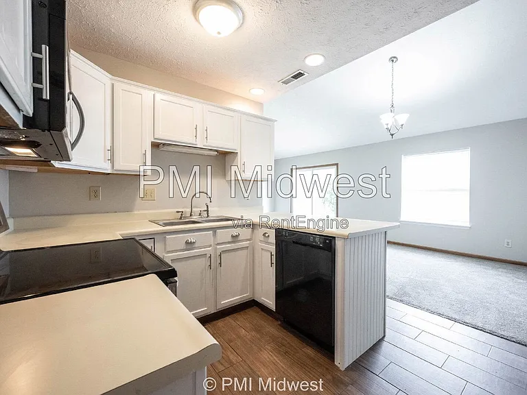 1092 Cobra Dr — Photo 16