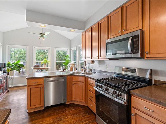3rd image of 4837 Coral Creek Cir