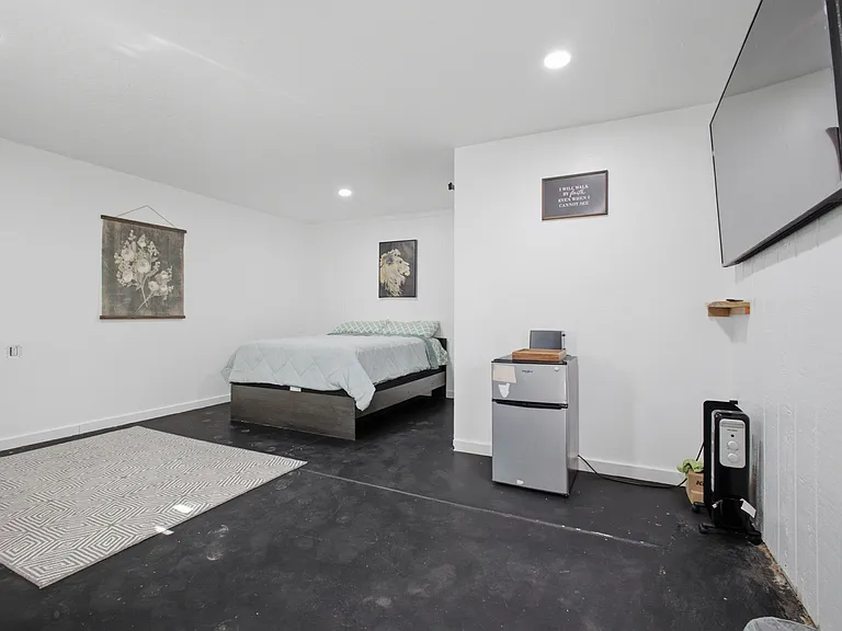 2329 E Concorda Dr — Photo 6