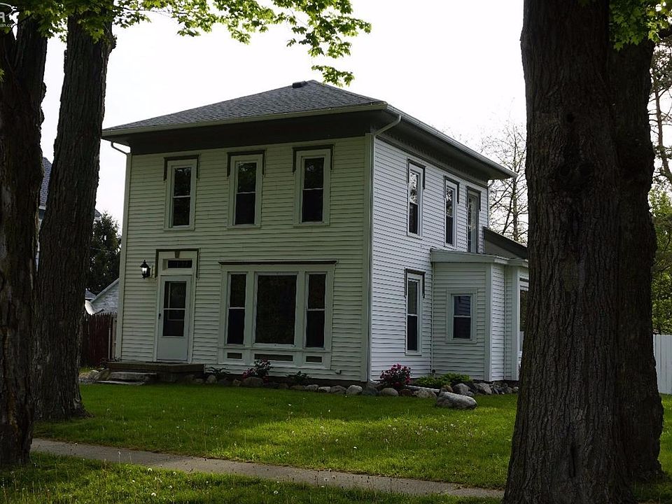 2nd image of 109 S Ann St