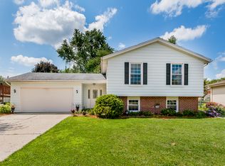 1518 Coloma Pl, Wheaton, IL 60189