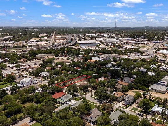 3rd image of 809 W Poplar LOT W