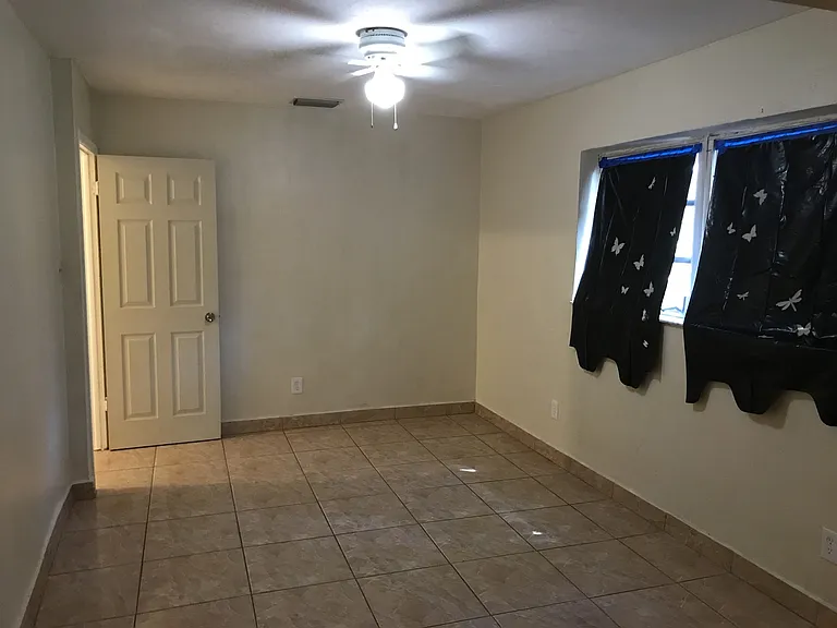 554 NW 40th Ct — Photo 13
