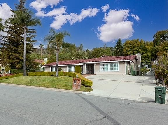 2nd image of 2227 Gardi St