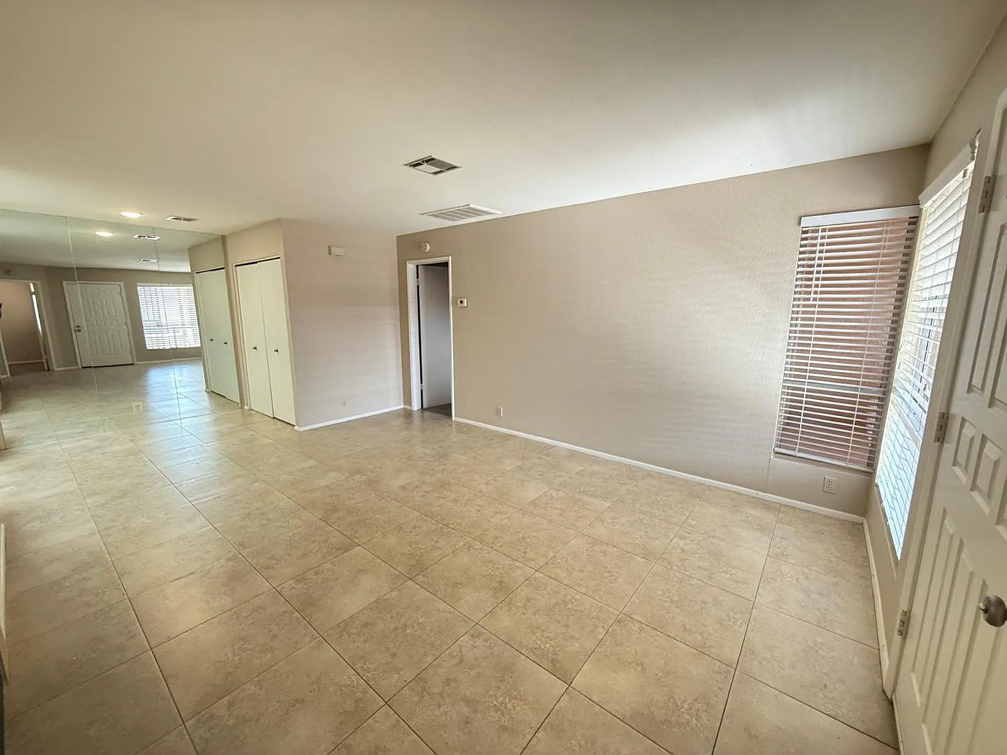 2 bed, 2.0 bath, 863 sqft, $1,425 — Photo 3