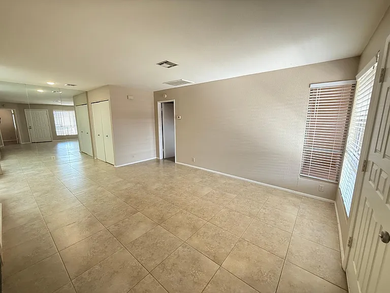 312 W Yukon Dr #2 — Photo 3