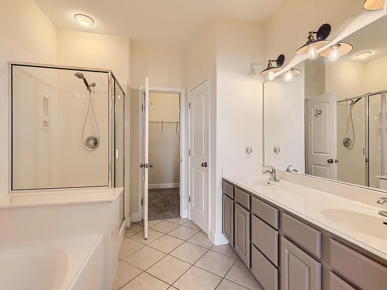 2210 Onion Creek Pkwy #402 — Photo 14