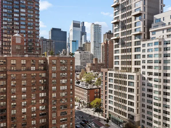 301 East 63rd Street image 20 of 38