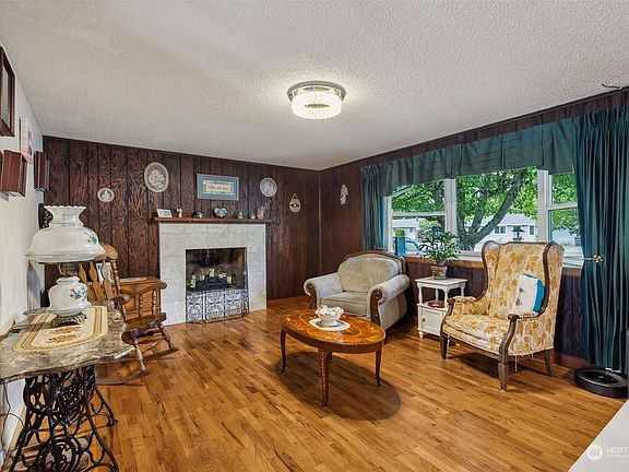 2nd image of 132 176th Street E