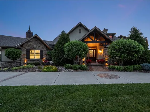 325 NW Thoreau Ct, Lees Summit, MO 64081