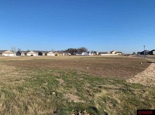 725 Escalade Ln SE, Owatonna, MN 55060