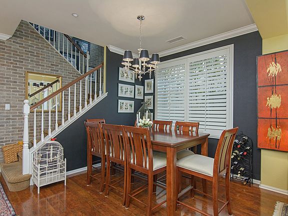 3rd image of 1075 Woodcrest Ln