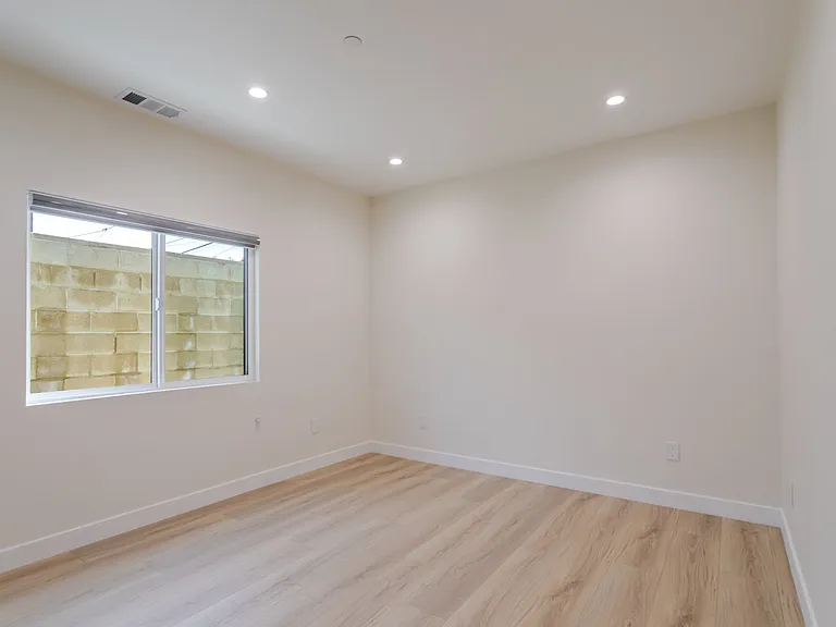 11120 Emelita St — Photo 9