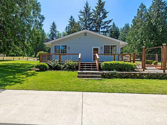 3rd image of 10245 Estate Lane SE