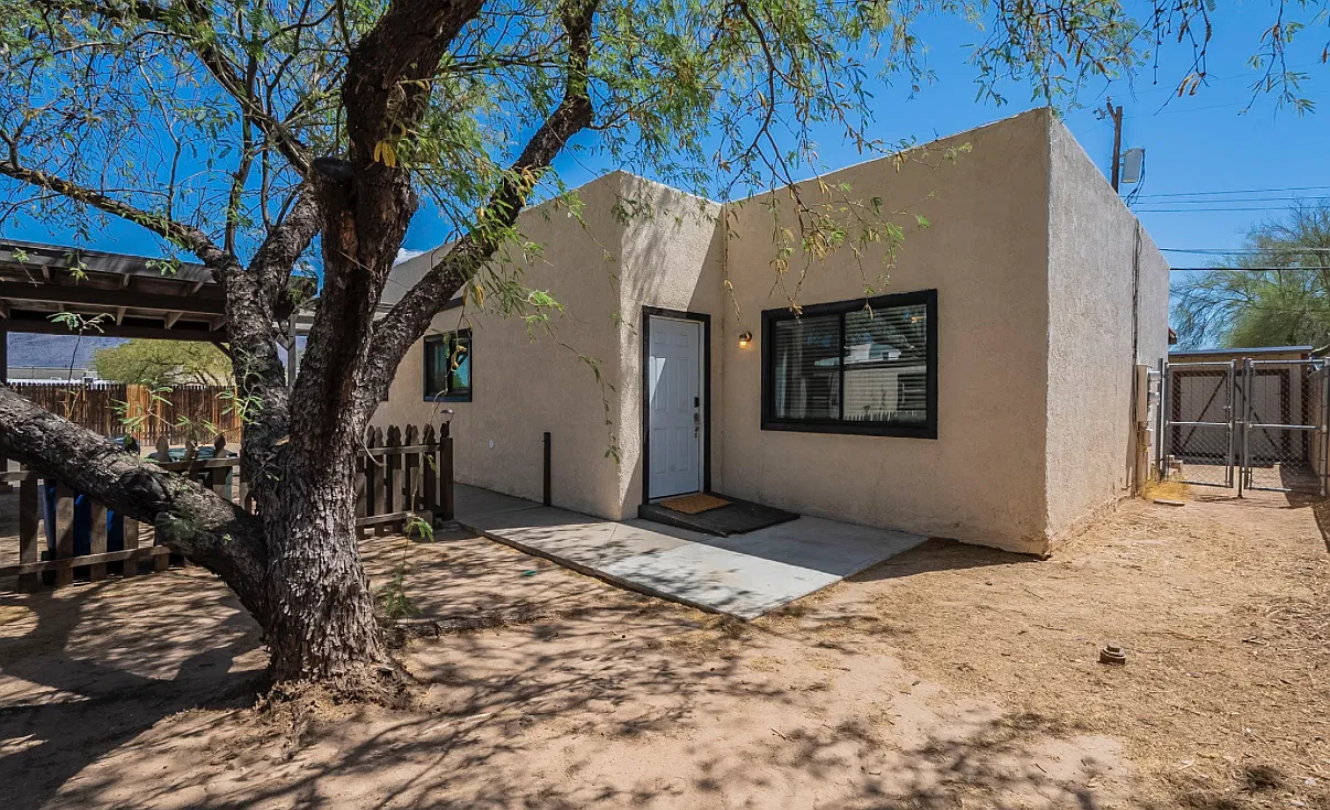 N Catalina Ave, Tucson — Photo 1