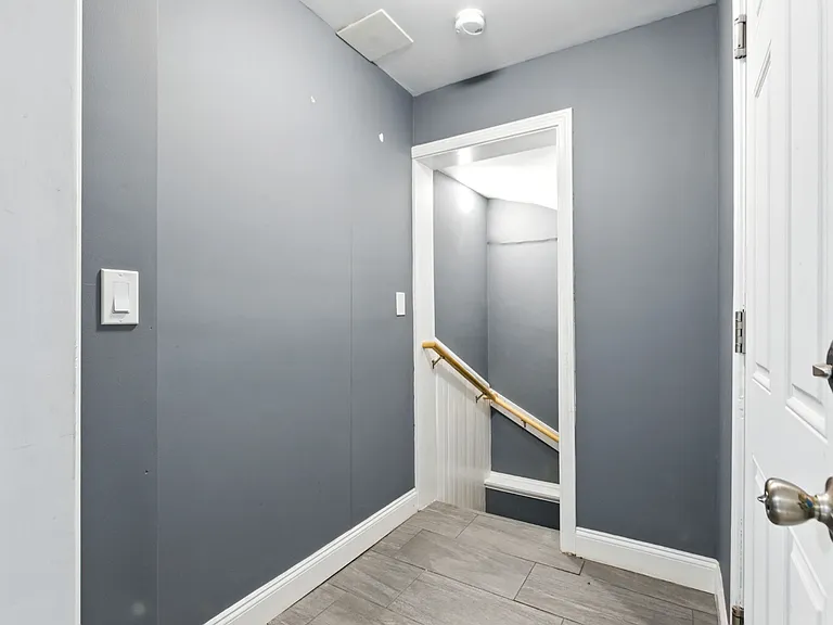 547 Broadway — Photo 38