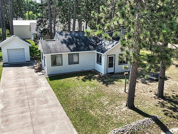 2nd image of 207 Lakeview Dr