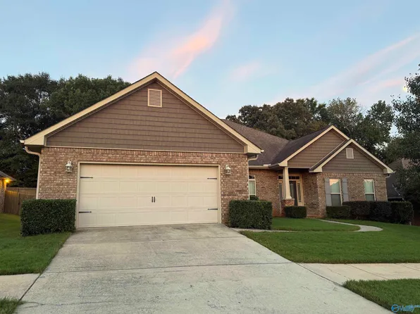 7922 Gabriela Dr NW, Huntsville, AL 35806