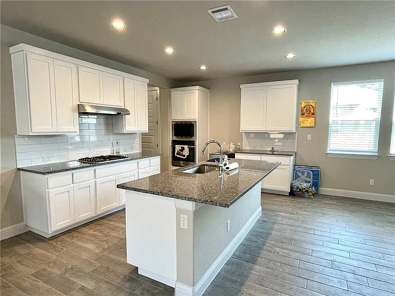 148 Riverhill Dr — Photo 7